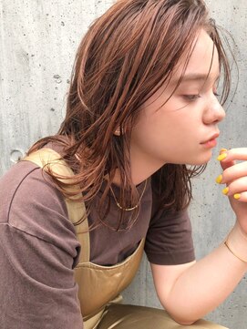 ルーム(Loom.) 〈スタイリング簡単〉オレンジベージュ×ルーズウェーブロング