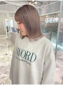 色素薄めのシアーベージュ/外はねスタイル