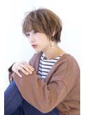 フェミニンさを残したハンサムショート