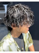 ダズルヘアーエイチ(DAZZLE hair H)&nbsp;尾崎指名/ホワイトメッシュ×波巻きパーマ