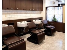 サヨ美容室 駅前店の雰囲気（シャンプー台は３台完備）