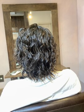 美容室 フィックス 【色気抜群】緩めのツイストスパイラルパーマ