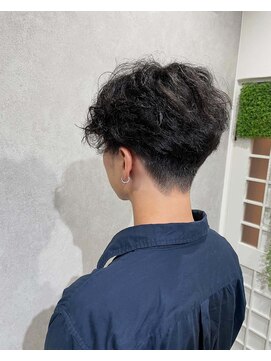 イト(ito) くせ毛を活かした髪型メンズくせ毛ヘアくせ毛カットツーブロック