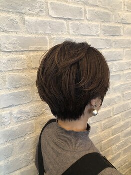 フェーデヘアーデザイン(fede hair design)の写真/艶やかな質感となめらかさを叶える白髪カバーで潤いのある柔らかな質感へ整える贅沢なサロン時間☆