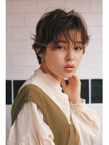 ブラウン (BROWN)&nbsp;ショートでアンニュイなパーマ