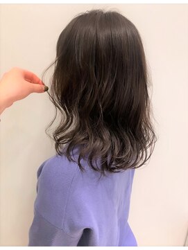 ビーハイブ 一番町店 アヴェダ(BEHIVE) ミディアムヘアのゆるふわデジタルパーマ×透明感グレージュ