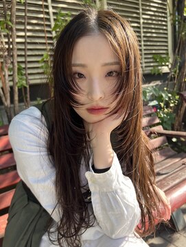 カルテ(QUARTE) ウルフカット　顔まわりレイヤー　ローライトカラー