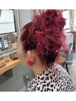 コンパス(COMPASS)&nbsp;ピンクのスパイラルパーマ