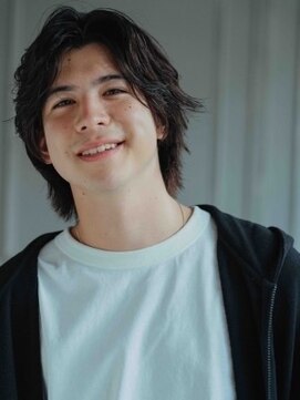 ヘアアンドリラクゼーション シャッセ(Hair&Relaxation SASE) センターパートスタイル