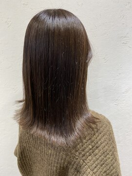 ログズヘア(Logs hair) うるつや質感の大人ミディアム