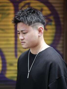 スラッシュ(SLASH) ツイストパーマ/短髪/ホワイトメッシュ/スキンフェード/姫路