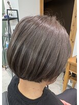 タイト(tyto)&nbsp;白髪を活かしたグレージュカラー♪