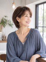 バグズ(Baguz) 50代60代ひし形くびれミディレイヤー小顔上品艶感若見えヘア