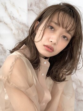 キー(kii) 愛されナチュラルフェミニンくびれ外ハネミディアム