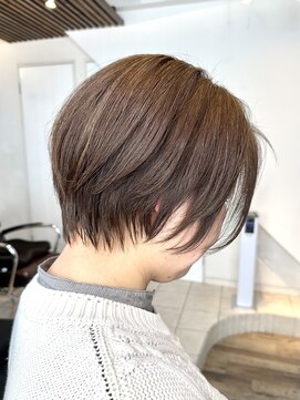 ハーツ(Heart's) 白髪ぼかしハイライト/似合わせカット/大人ショート