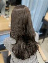 アリュウル 表参道 青山(Allure)&nbsp;赤み消しカラー！透明感オリーブグレージュ×韓国レイヤー◯伊藤