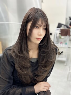 ロムーク 表参道(LOMKH) 夏の小顔ロングレイヤーカット顔周りシールエクステブルーカラー