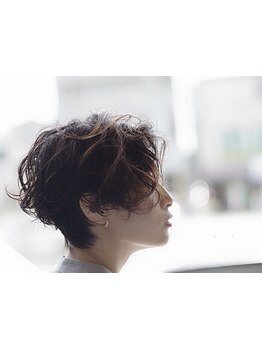 “大人ショート”で、“抜け感”のある雰囲気を演出♪女性らしさを演出するカット技術が好評です＊