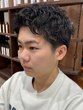 カーム(calm) MEN’S HAIR/サーフカール/刈り上げセンターパート/鹿島田