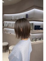 エレノア 静岡店(Eleanor)&nbsp;立体感ハイライトの大人スモーキーベージュボブ