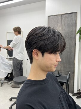 ステージ(STAGE) センターパート　ニュアンスパーダウンパーマ