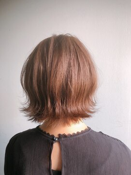 マーノプラス(mano+) オレンジブラウンの外ハネボブ