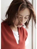サーモンピンクでフェイスフレーミング　ボブウルフ　自由が丘