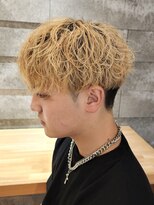 ニアウ 伊勢崎連取店(Niau)&nbsp;刈り上げマッシュ波巻きツイストスパイラルパーマハイトーン