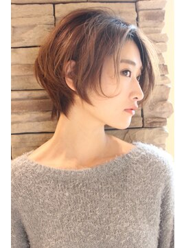 レウナ 外苑前(Reuna) 【30代40代50代60代】カットで決まる大人可愛いショート