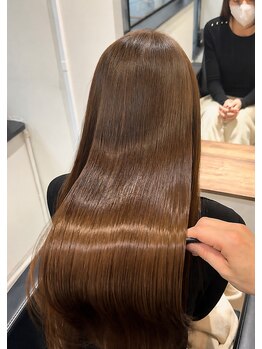 キニ(KINI)の写真/【擬似的ではなく生体模倣ペプチドを用いた毛髪再生】高い持続力で経年劣化を抑制。憧れの艶髪を体験下さい