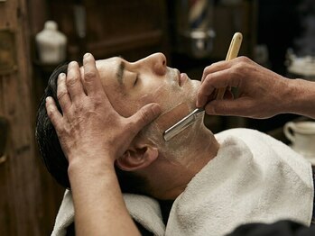 ヘアーサロン高石の写真/プロの髭剃り×丁寧なカット!理容室ならではの技術で、男の第一印象を清潔に磨く
