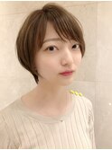 ひし形シルエットのショートマッシュ　 ミルクティーブラウン