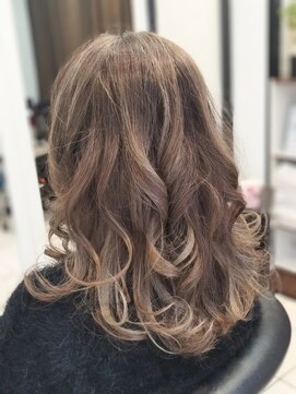 ヘアースタジオ ジェイワン(hair studio J ONE) 30代40代50代60代　透明感ベージュ　ブリーチオン白髪染めぼかし