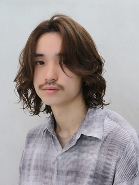 バイフィフス 原宿/表参道(by fifth) ミディアムヘアで抜け感を演出する自然な動きのルーズパーマ