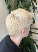 ブロンド×ショートスタイル