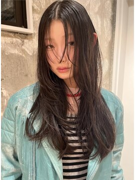 ハイレイヤー/ミディアム・ロングレイヤー/顔周り・フェイス20代