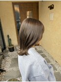 オリーブベージュ