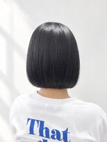 モザミ(MOZAMI)&nbsp;ロングからバッサリ大変身の艶感顎下ボブ