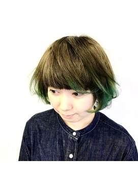 プランクスター(prankster) [prankster]毛先グリーンのツーブロックボブ