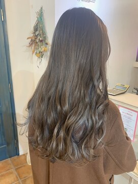 マリアバイアフロート(Maria by AFLOAT) 【山田】カーキベージュインナーカラーホワイトグレージュ