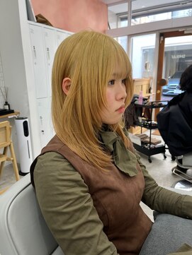 シラフ(SHIRAF) イエローベージュ×レイヤーカット