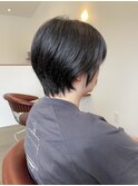 シルエットにこだわったすっきりショートヘア
