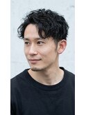スパイラルパーマツーブロックアップバング刈り上げショート