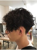 センターパートツイストスパイラルパーマツーブロックメンズヘア