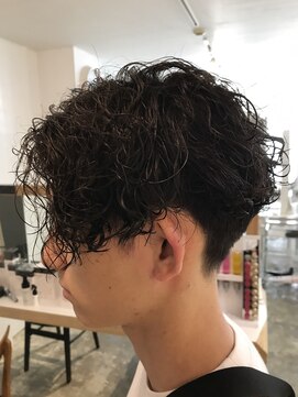 フィフス 渋谷(fifth) センターパートツイストスパイラルパーマツーブロックメンズヘア