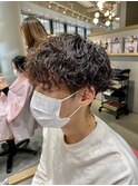 人気モテヘアツーブロック波巻きパーマ