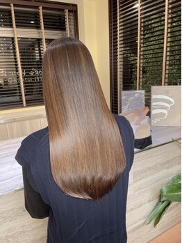 髪質改善専門店だからできる美髪矯正、トリートメント、技術に加えて薬剤も最高級を取り揃えています―。