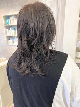 キャアリー(Caary) 福山市20代秋トレンド韓国ロングウルフレイヤーラベージュカラー