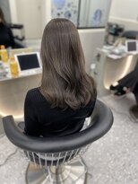 ロンドメリア 天神大名店(Lond Melia) ★斜めバングミディアムヘアグレージュカラーシルキーベージュ★