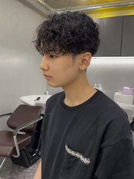 アーリー(Ali'i) 癖毛活かし波巻きスパイラルパーマ刈り上げツーブロックマッシュ